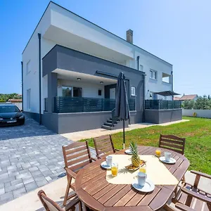 domus-alba-apartments.in-istria.net/